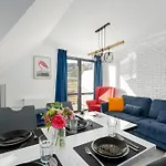 Blue In With Mountain View And Parking By Renters דירה קרפאז'