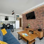 Blue In With Mountain View And Parking By Renters קרפאז'
