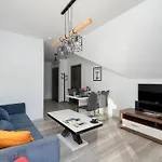 Blue In With Mountain View And Parking By Renters דירה *