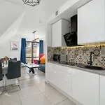 Blue In With Mountain View And Parking By Renters *
