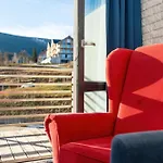 Blue In With Mountain View And Parking By Renters דירה *