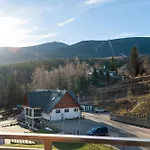 Blue In With Mountain View And Parking By Renters *