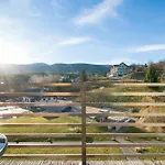 Blue In With Mountain View And Parking By Renters דירה