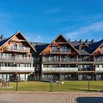 Blue In With Mountain View And Parking By Renters קרפאז'