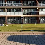 Blue In With Mountain View And Parking By Renters *
