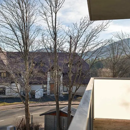 Blue In With Mountain View And Parking By Renters