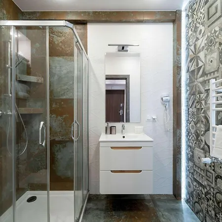 Blue In With Mountain View And Parking By Renters *