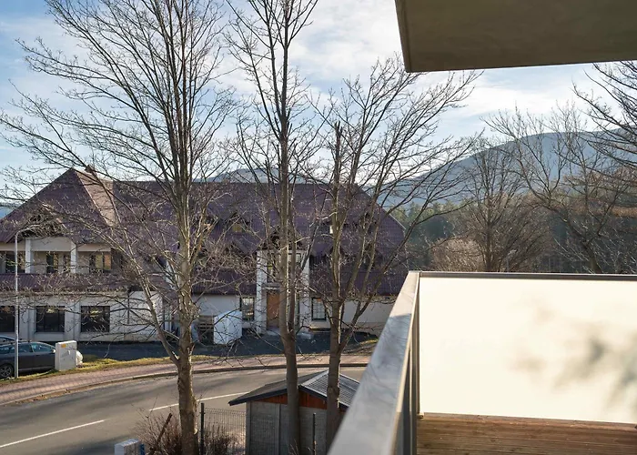 Blue In With Mountain View And Parking By Renters