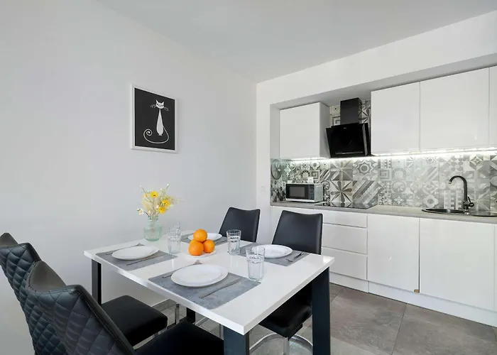 Blue In With Mountain View And Parking By Renters * 카르파츠