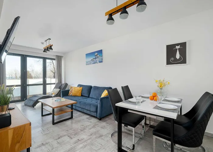 Blue In With Mountain View And Parking By Renters 아파트 카르파츠