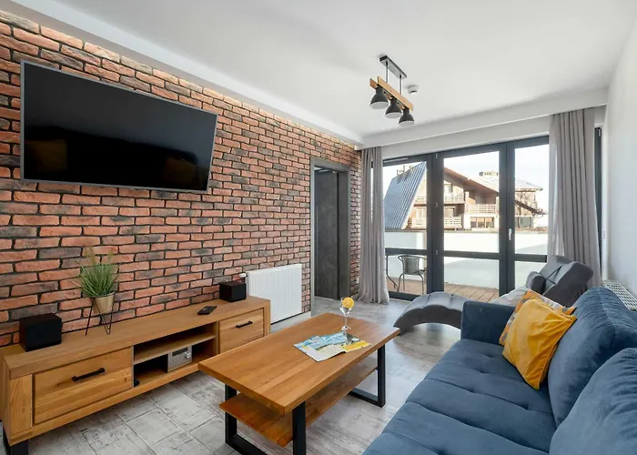 Blue In With Mountain View And Parking By Renters 카르파츠