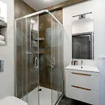Blue In With Mountain View And Parking By Renters Apartment *