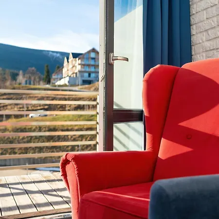 Blue In With Mountain View And Parking By Renters Apartament *