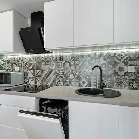 Apartament Blue In With Mountain View And Parking By Renters