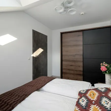 Apartament Blue In With Mountain View And Parking By Renters