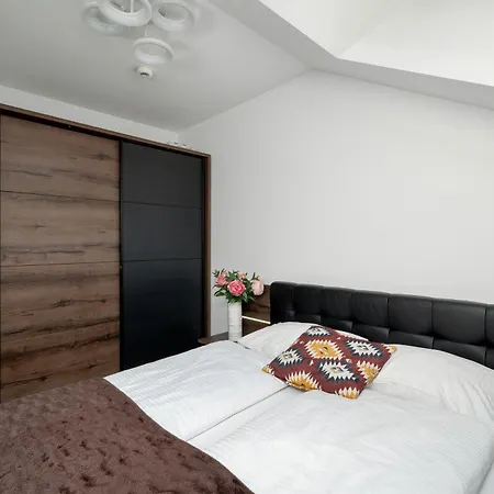 Blue In With Mountain View And Parking By Renters Apartment Karpacz