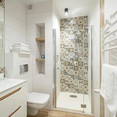 Blue In With Mountain View And Parking By Renters *