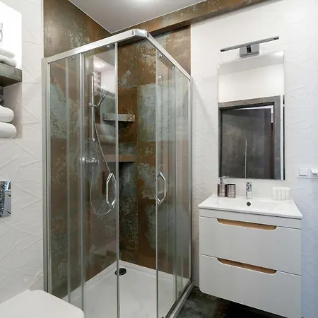 Blue In With Mountain View And Parking By Renters Apartament *