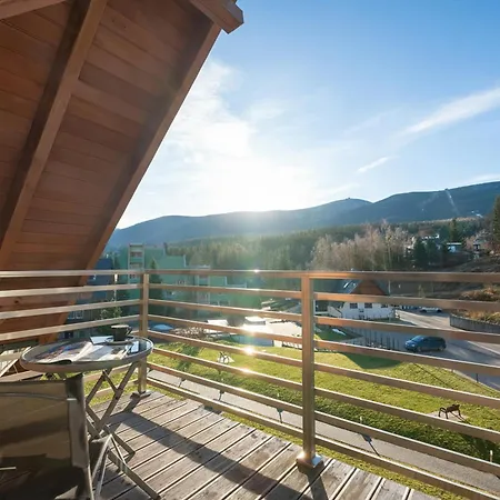 Blue In With Mountain View And Parking By Renters *