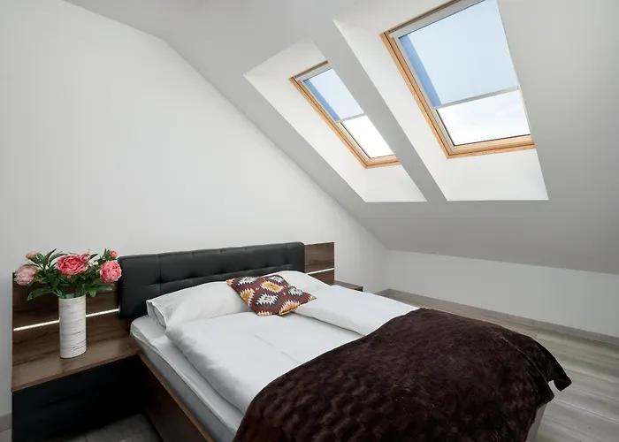 Blue In With Mountain View And Parking By Renters Apartament *