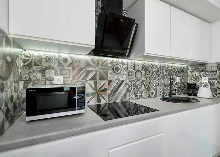 Blue In With Mountain View And Parking By Renters