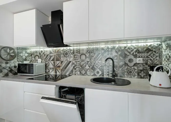 Apartament Blue In With Mountain View And Parking By Renters