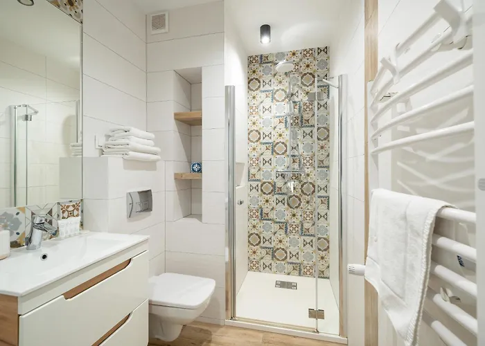 Blue In With Mountain View And Parking By Renters *