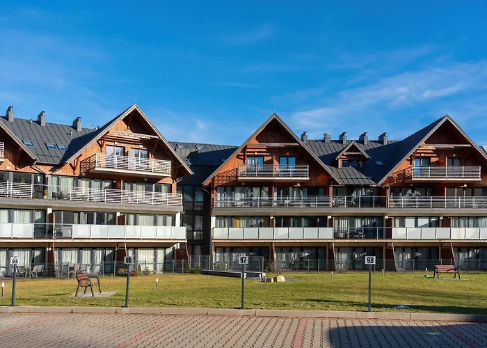 Blue In With Mountain View And Parking By Renters Karpacz