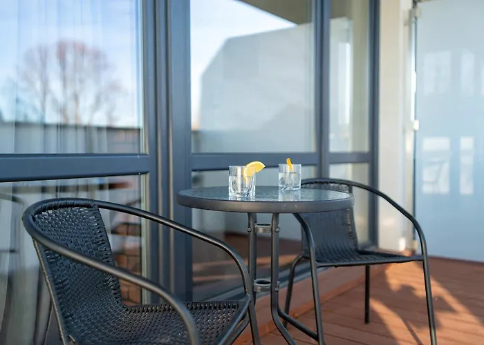 Blue In With Mountain View And Parking By Renters Apartament *